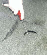 Flachdach-Leckortung mit Tracergas: Offensichtliche Leckage an Flachdach Flachdach-Leckortung mit Tracergas: Offensichtliche Leckage an Flachdach