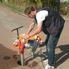 Akustische Leitungsortung: Pulswellengenerator am Hydranten
